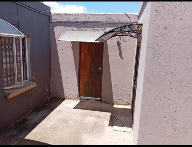 3 BEDROOM HOUSE FOR SALE IN PROTEA GLEN EXT